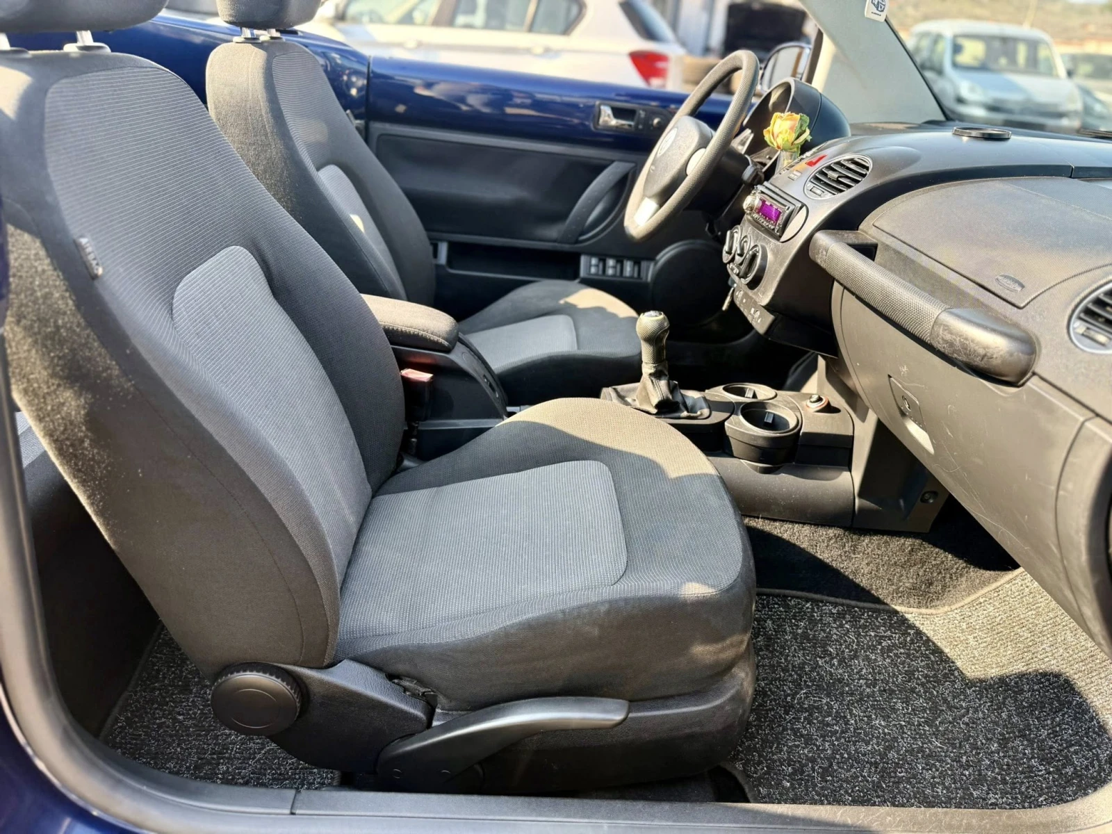 VW Beetle 1.6 CABRIO, снимка 12 - Автомобили и джипове - 53709899