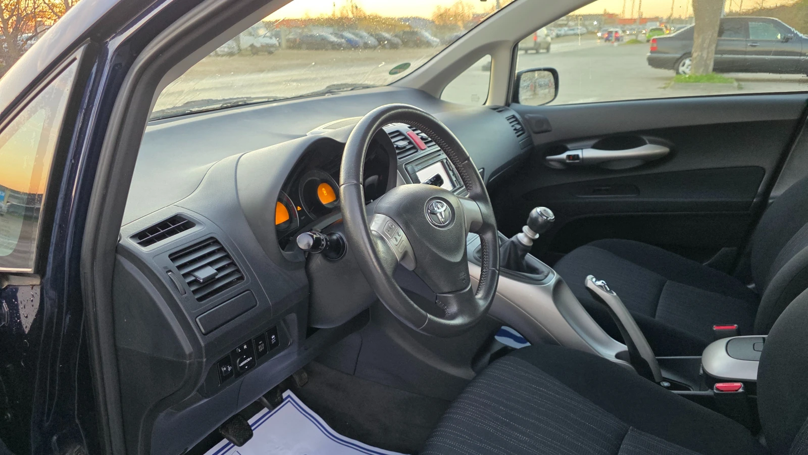 Toyota Auris УНИКАТ, снимка 7 - Автомобили и джипове - 53879738