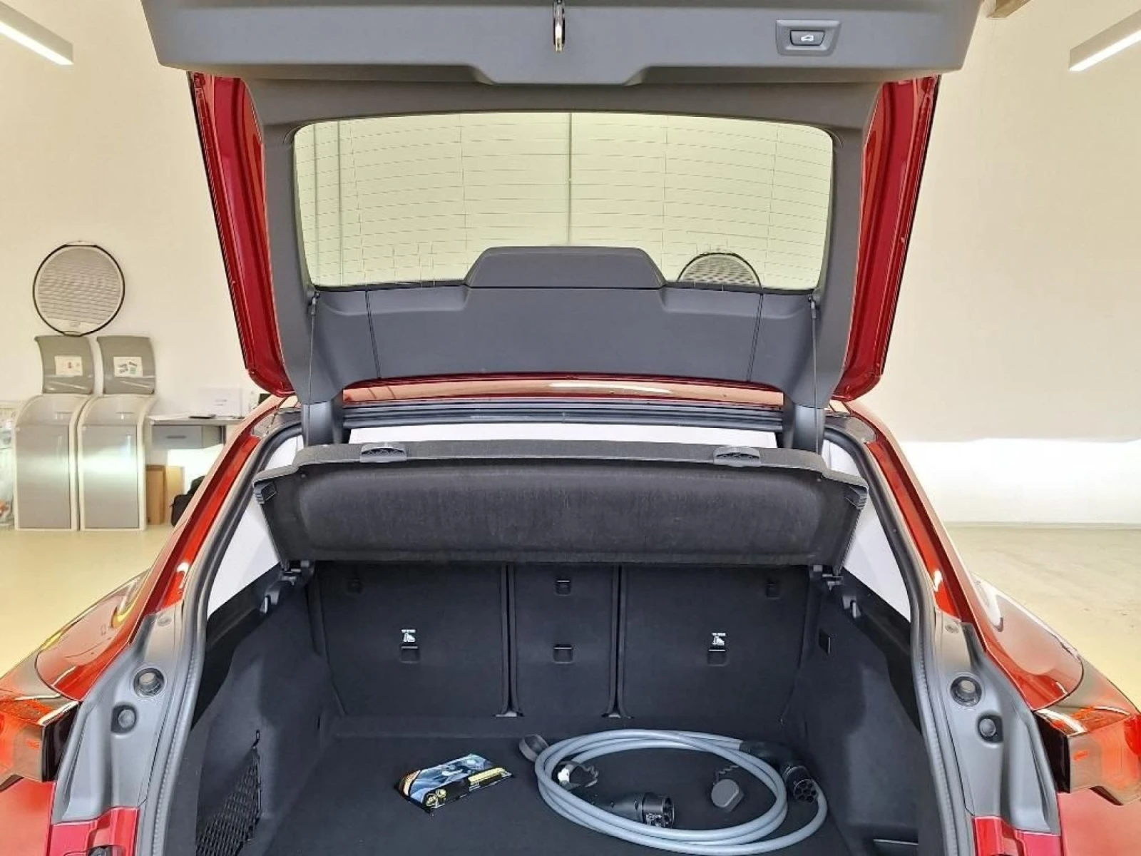 BMW iX2 20 - Electric, снимка 13 - Автомобили и джипове - 54123066