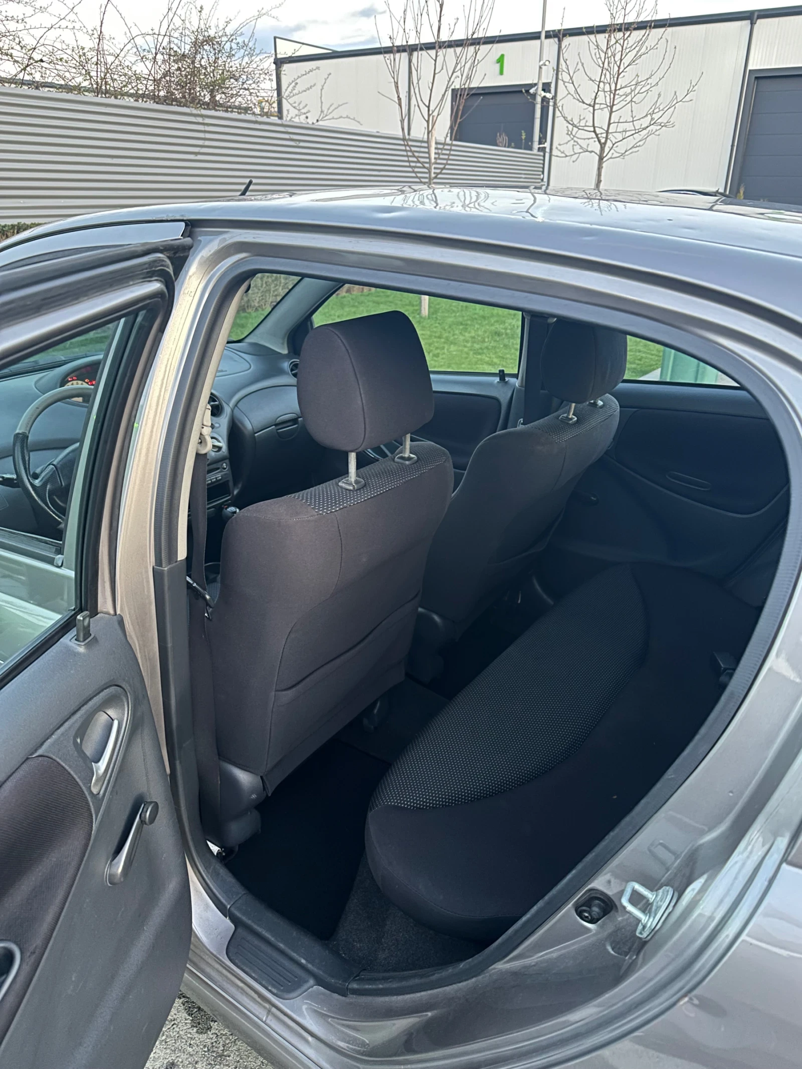 Toyota Yaris T-sport, снимка 9 - Автомобили и джипове - 54128203