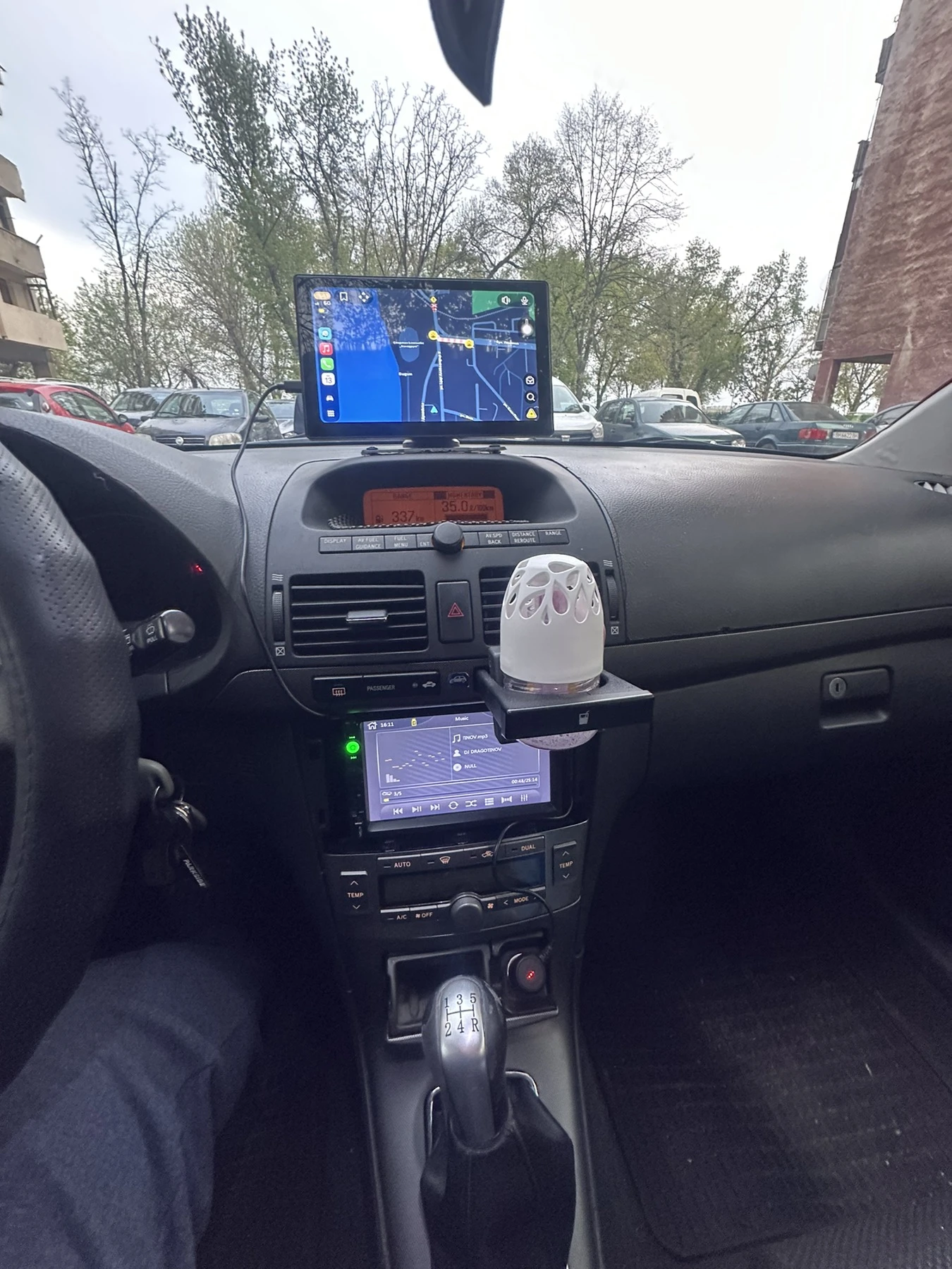 Toyota Avensis 2.0 D4D, снимка 13 - Автомобили и джипове - 54184015