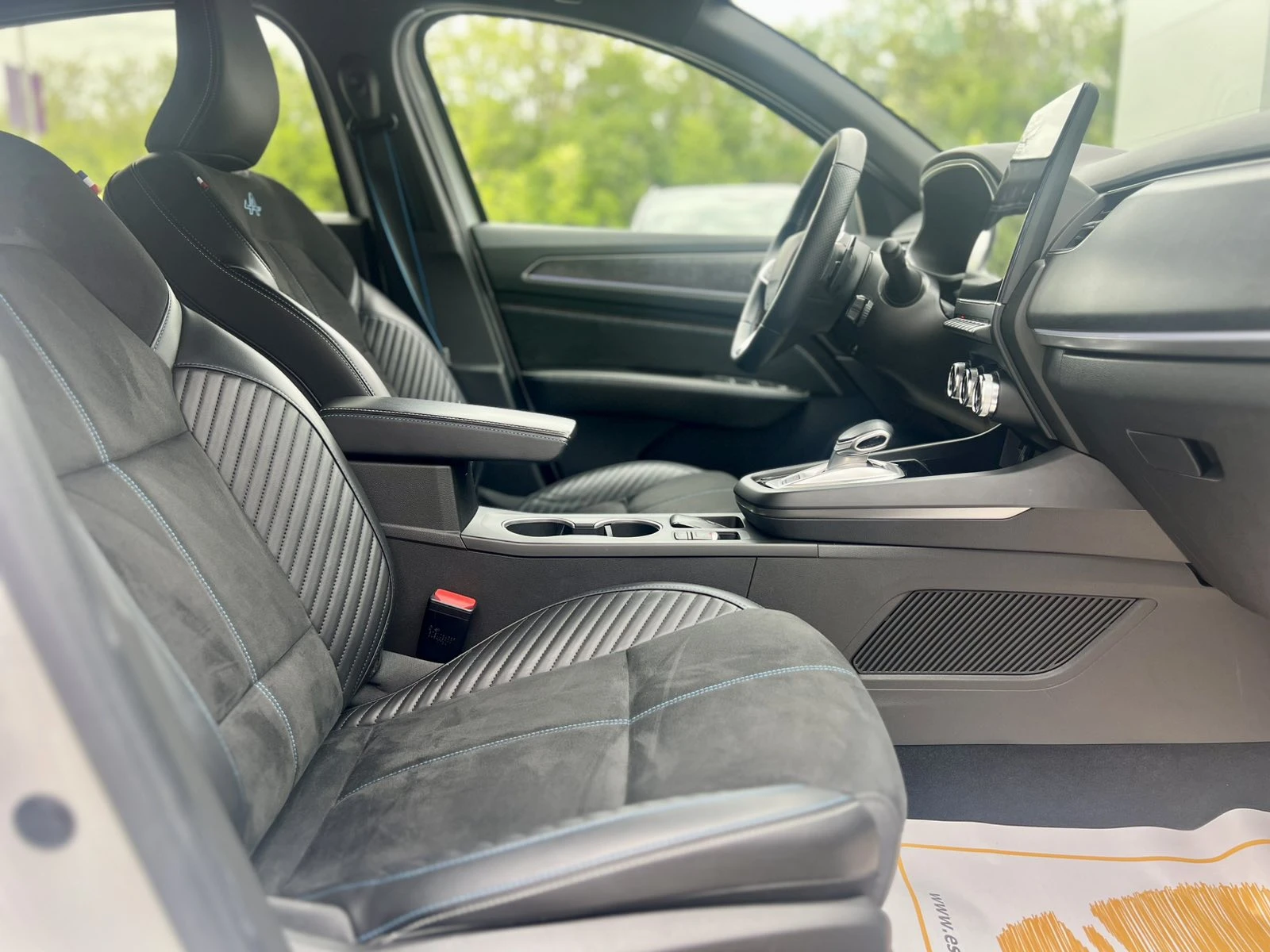 Renault Arkana Esprit Alpine / 1.3 TCe / 160 к.с. / EDC /Гаранция, снимка 10 - Автомобили и джипове - 54633217