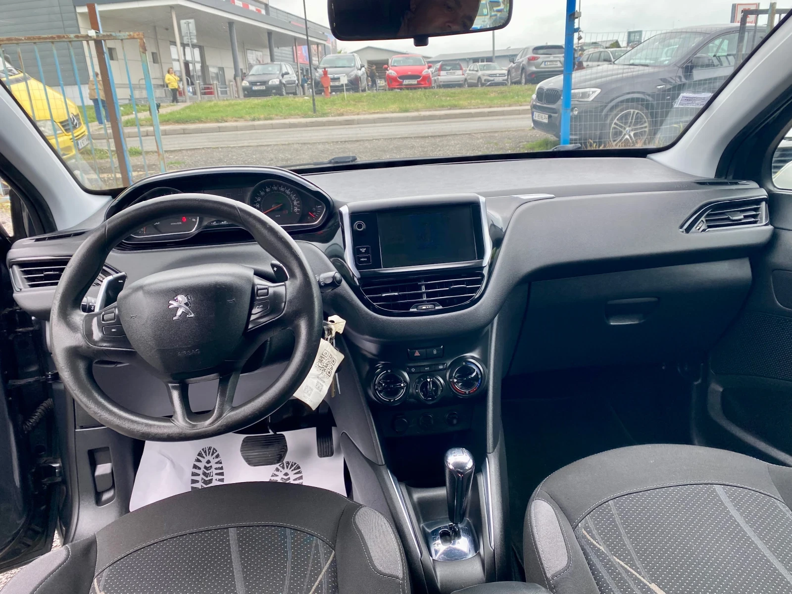 Peugeot 208, снимка 8 - Автомобили и джипове - 54641757