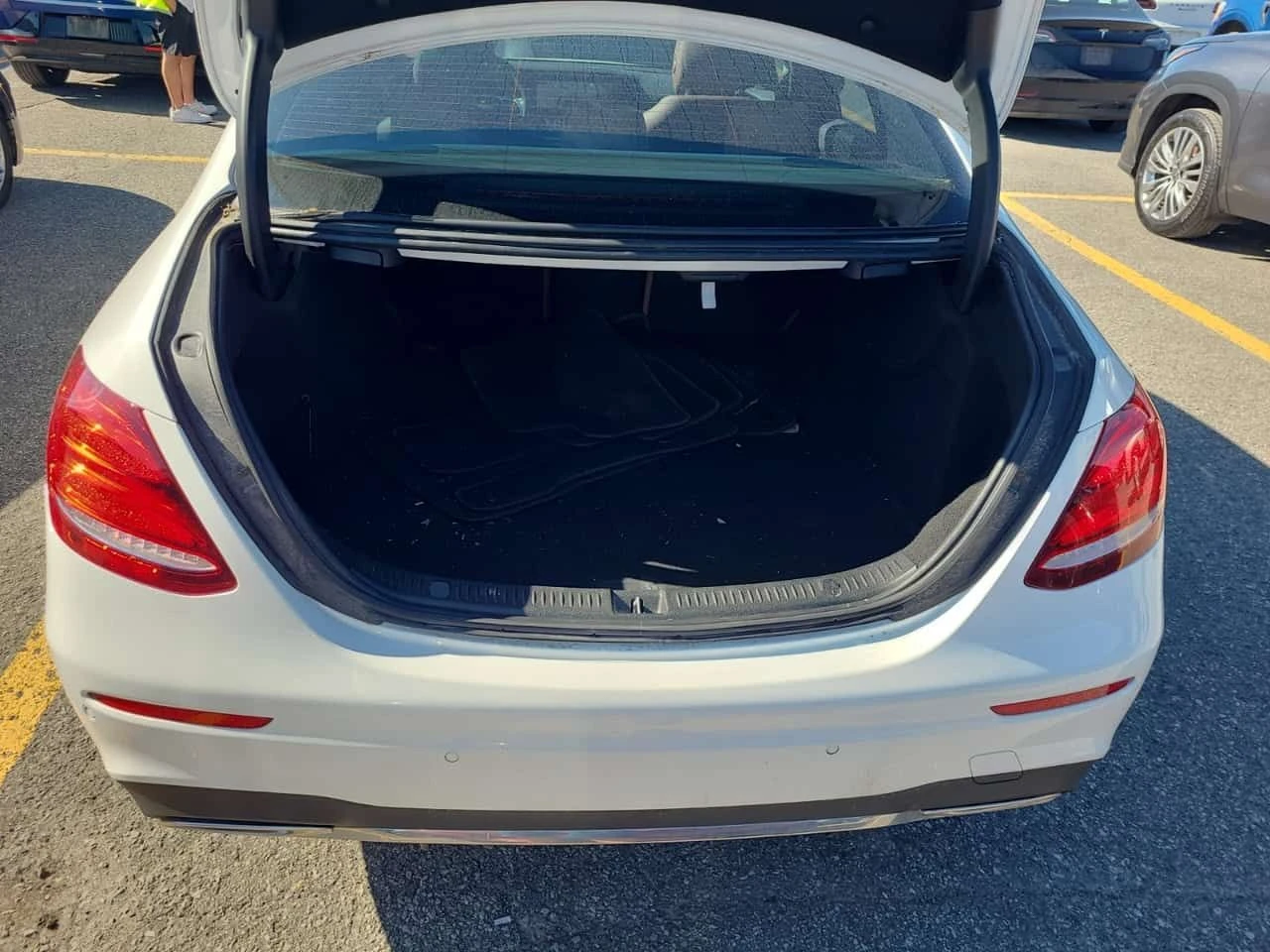 Mercedes-Benz E 350 AMG Line * 4MATIC * CARFAX * , снимка 13 - Автомобили и джипове - 54871012