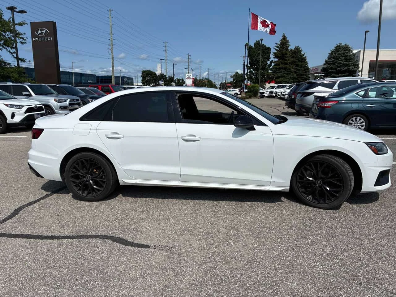 Audi A4 * Komfort * CARFAX * БЕЗ ПЪРВОНАЧАЛНА ВНОСКА, снимка 3 - Автомобили и джипове - 55413816