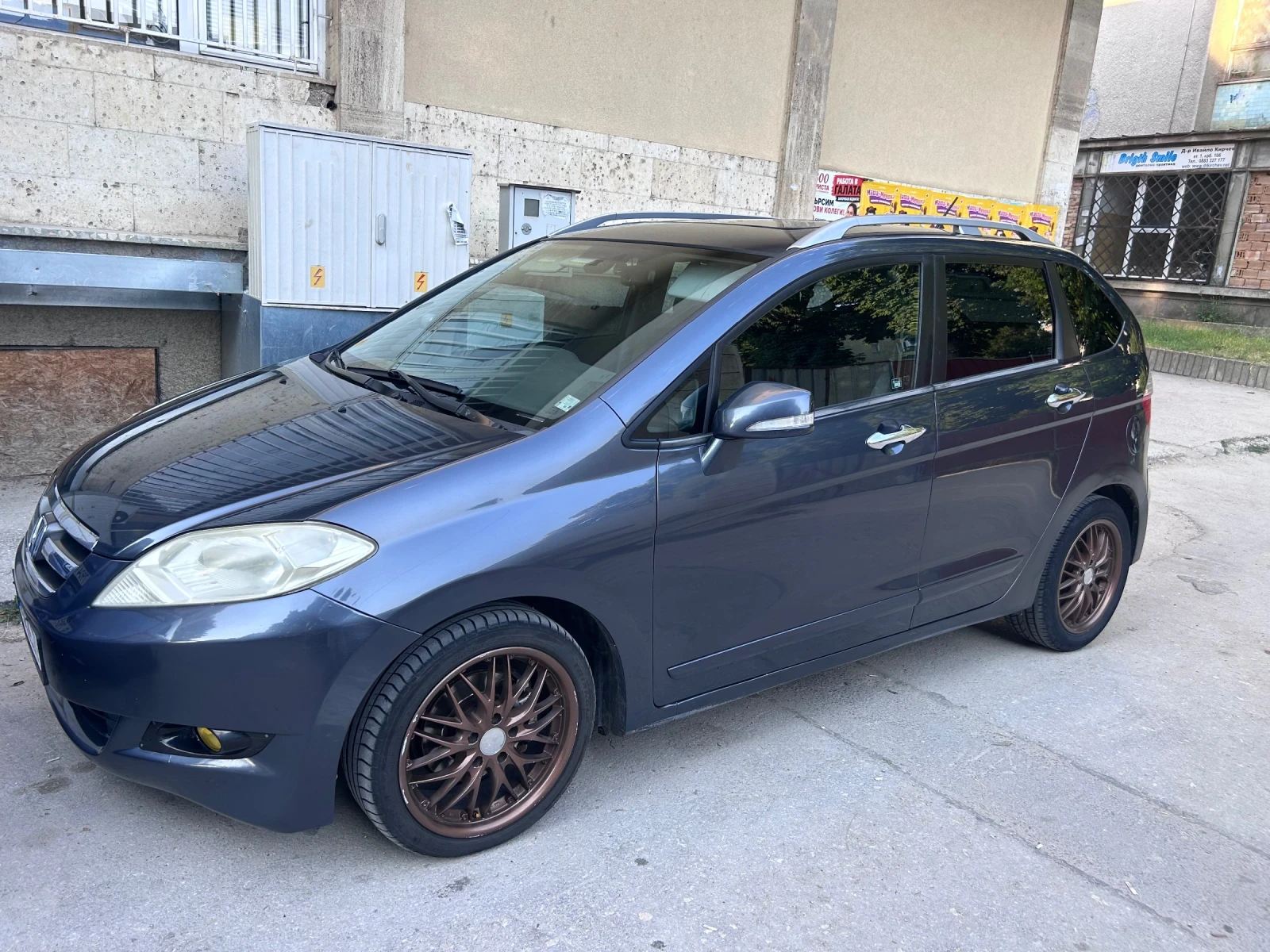Honda Fr-v, снимка 2 - Автомобили и джипове - 55427096