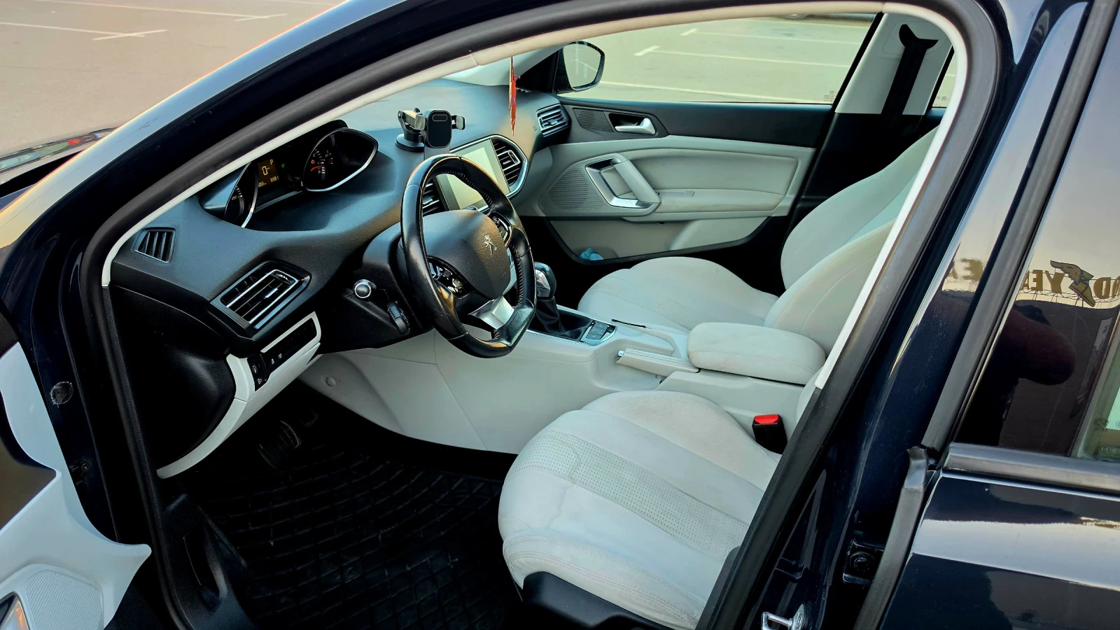 Peugeot 308 1.2 АВТОМАТИК, снимка 11 - Автомобили и джипове - 56219439
