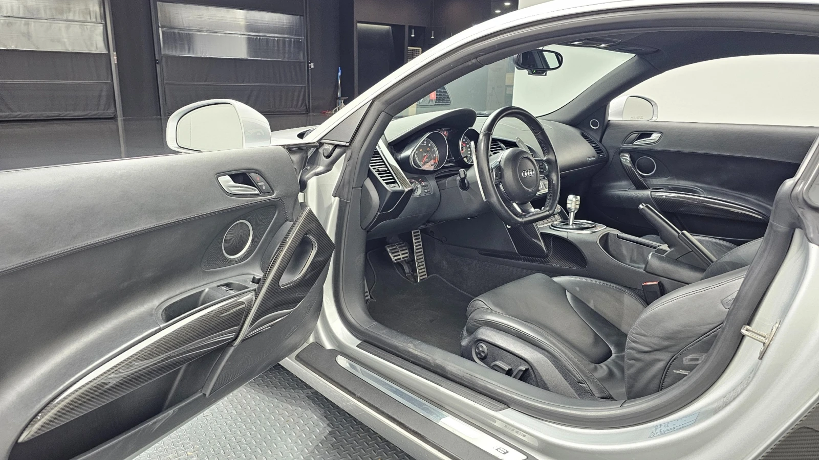 Audi R8 4.2 V8 Coupe, снимка 9 - Автомобили и джипове - 56223166