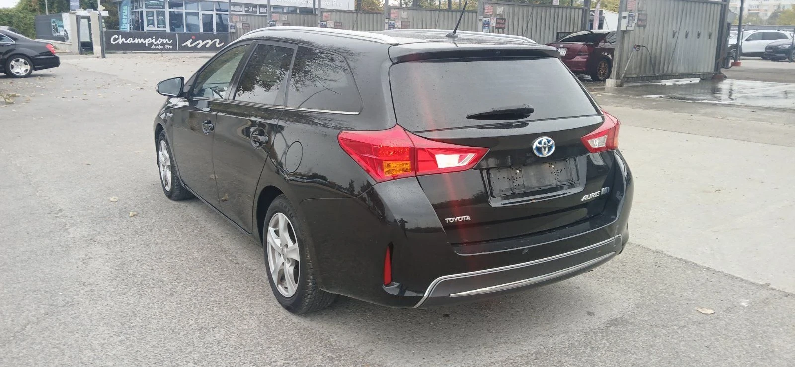 Toyota Auris, снимка 3 - Автомобили и джипове - 56706269