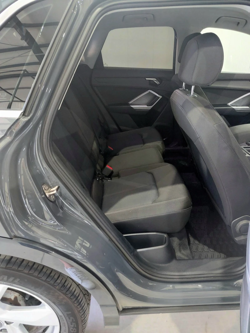 Audi Q3 1.5 TFSI, снимка 11 - Автомобили и джипове - 51615342