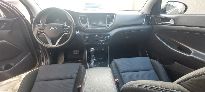 Hyundai Tucson, снимка 12 - Автомобили и джипове - 52503572