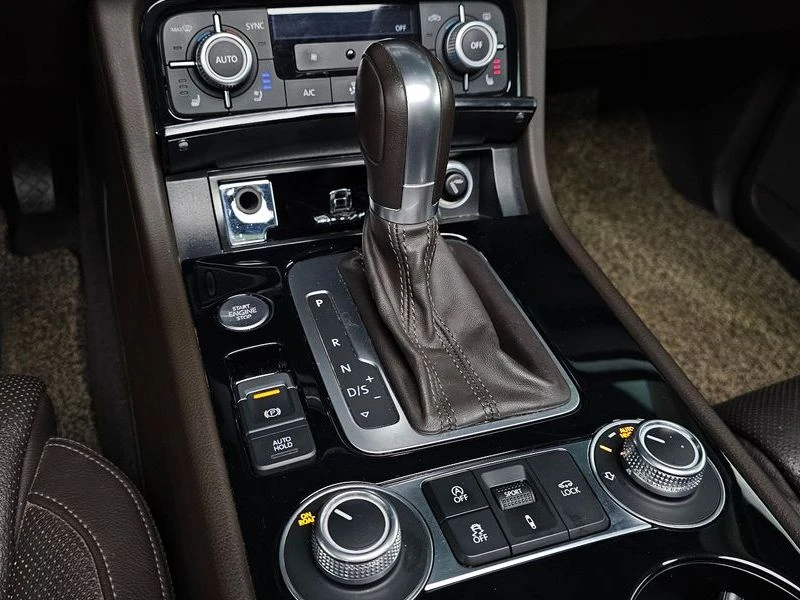 VW Touareg 3.0 Automatic, снимка 9 - Автомобили и джипове - 55736914