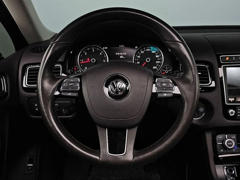 VW Touareg 3.0 Automatic, снимка 12 - Автомобили и джипове - 55736914