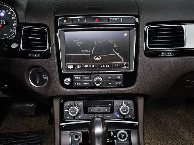 VW Touareg 3.0 Automatic, снимка 13 - Автомобили и джипове - 55736914