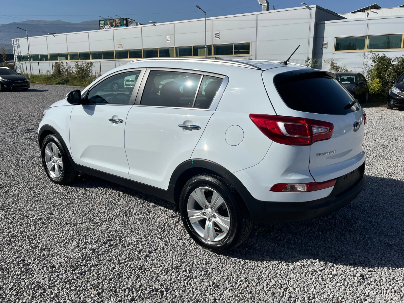 Kia Sportage 1.6i-135k.c. Active 2WD - изображение 4