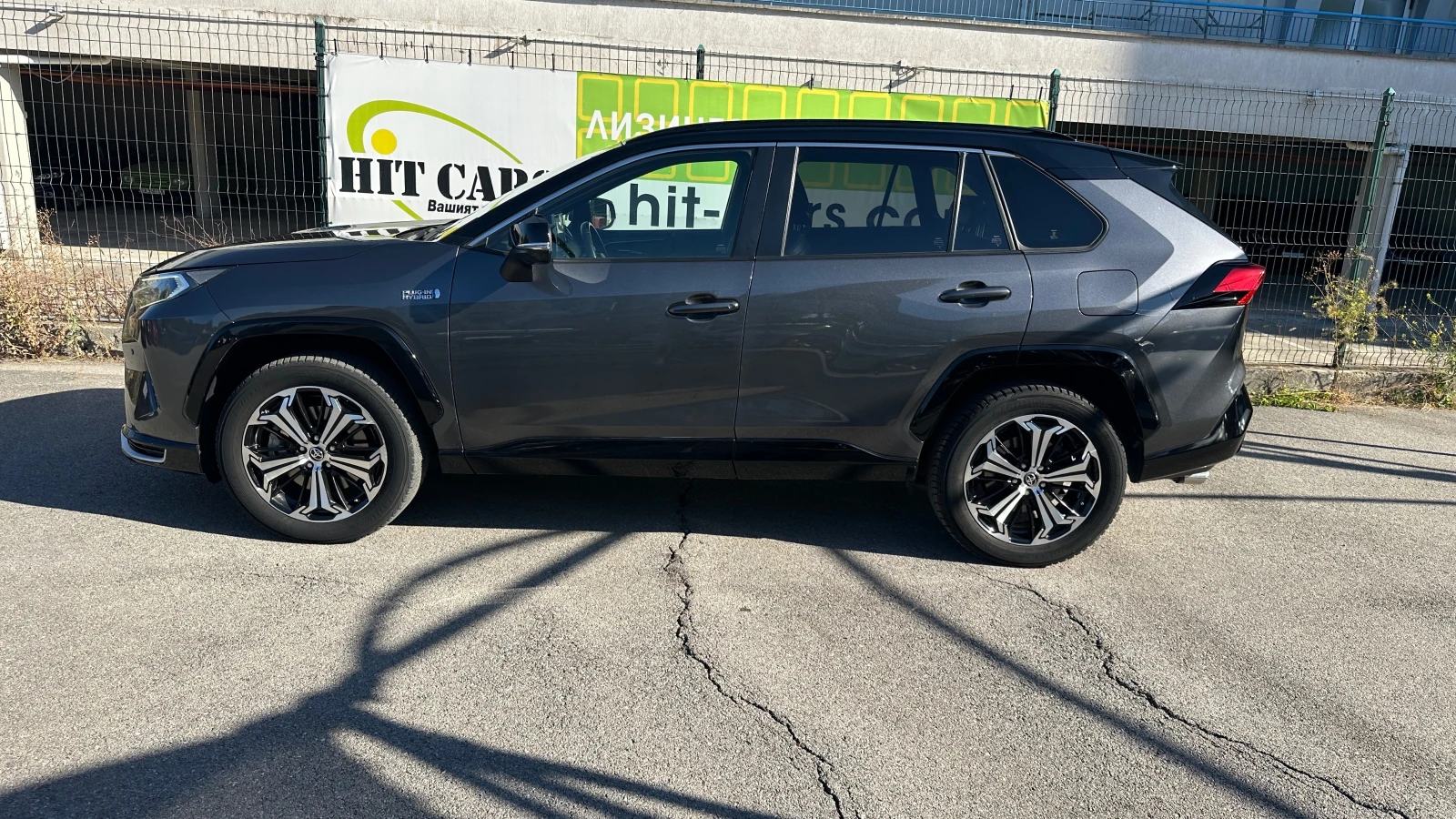 Toyota Rav4 2.5 Luxury Premium Bi-Tone PlugIn Hybrid 4x4 - изображение 3