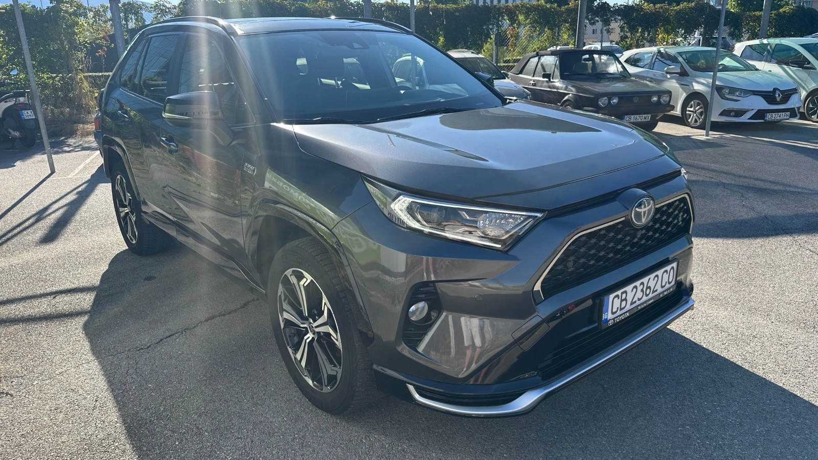 Toyota Rav4 2.5 Luxury Premium Bi-Tone PlugIn Hybrid 4x4 - изображение 2