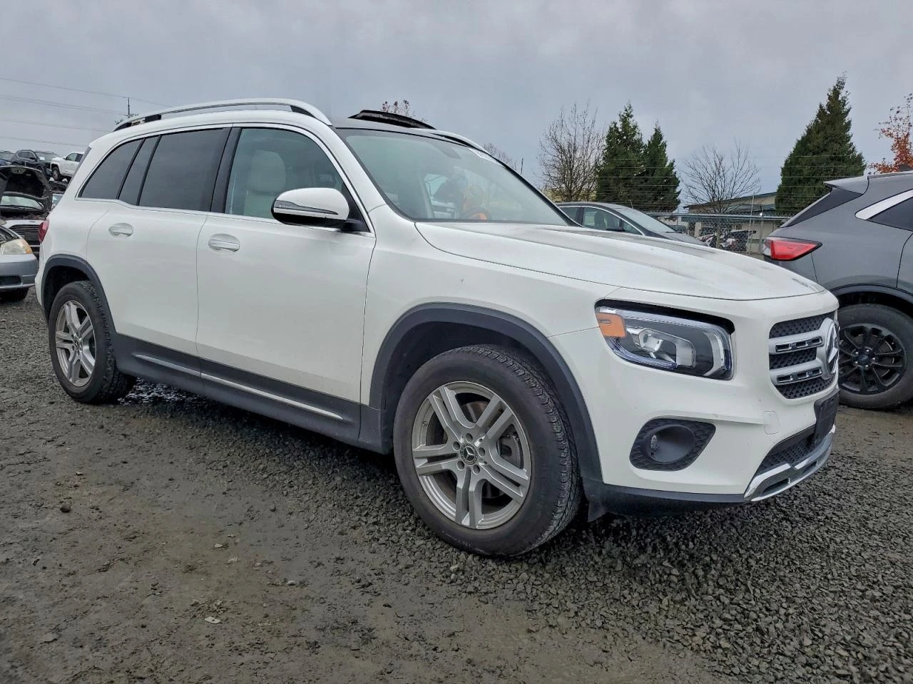 Mercedes-Benz GLB 250 4MATIC* DISTRONIC* ПОДГРЕВИ* ПАНОРАМА* KEYLESS - изображение 4