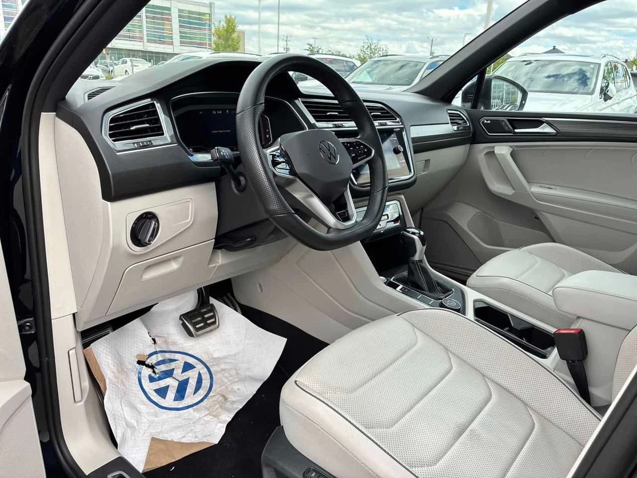 VW Tiguan Highline R Line / 360 / ОБДУХВАНЕ / FENDER, снимка 5 - Автомобили и джипове - 54706691