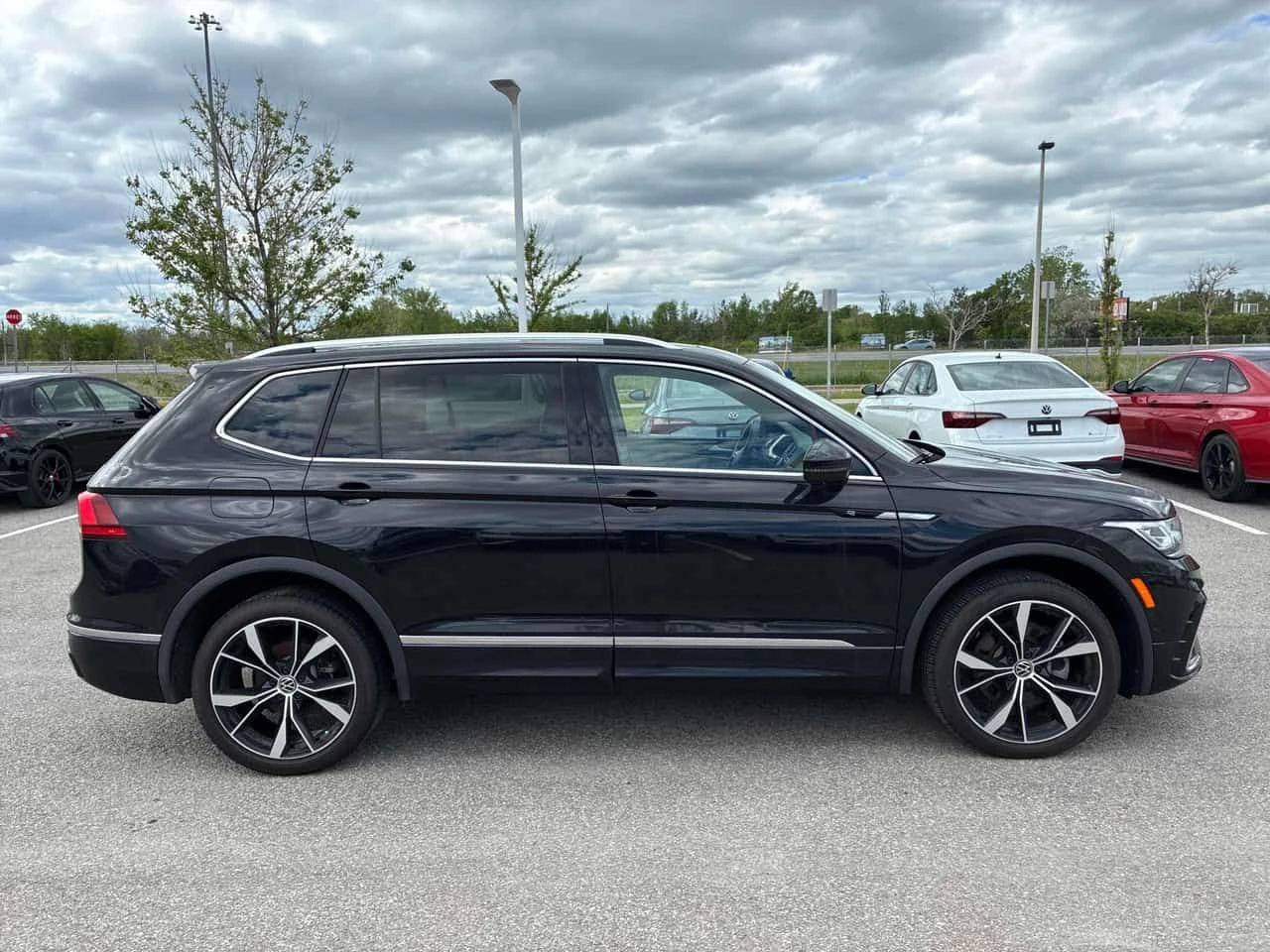 VW Tiguan Highline R Line / 360 / ОБДУХВАНЕ / FENDER, снимка 3 - Автомобили и джипове - 54706691