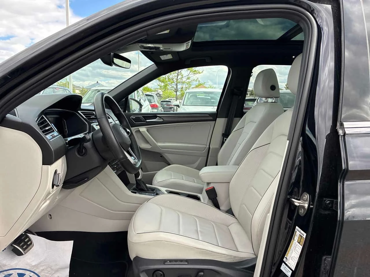 VW Tiguan Highline R Line / 360 / ОБДУХВАНЕ / FENDER, снимка 12 - Автомобили и джипове - 54706691