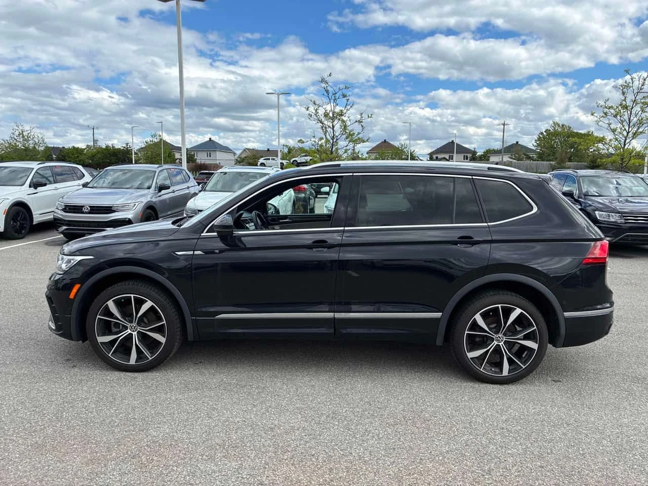 VW Tiguan Highline R Line / 360 / ОБДУХВАНЕ / FENDER, снимка 2 - Автомобили и джипове - 54706691
