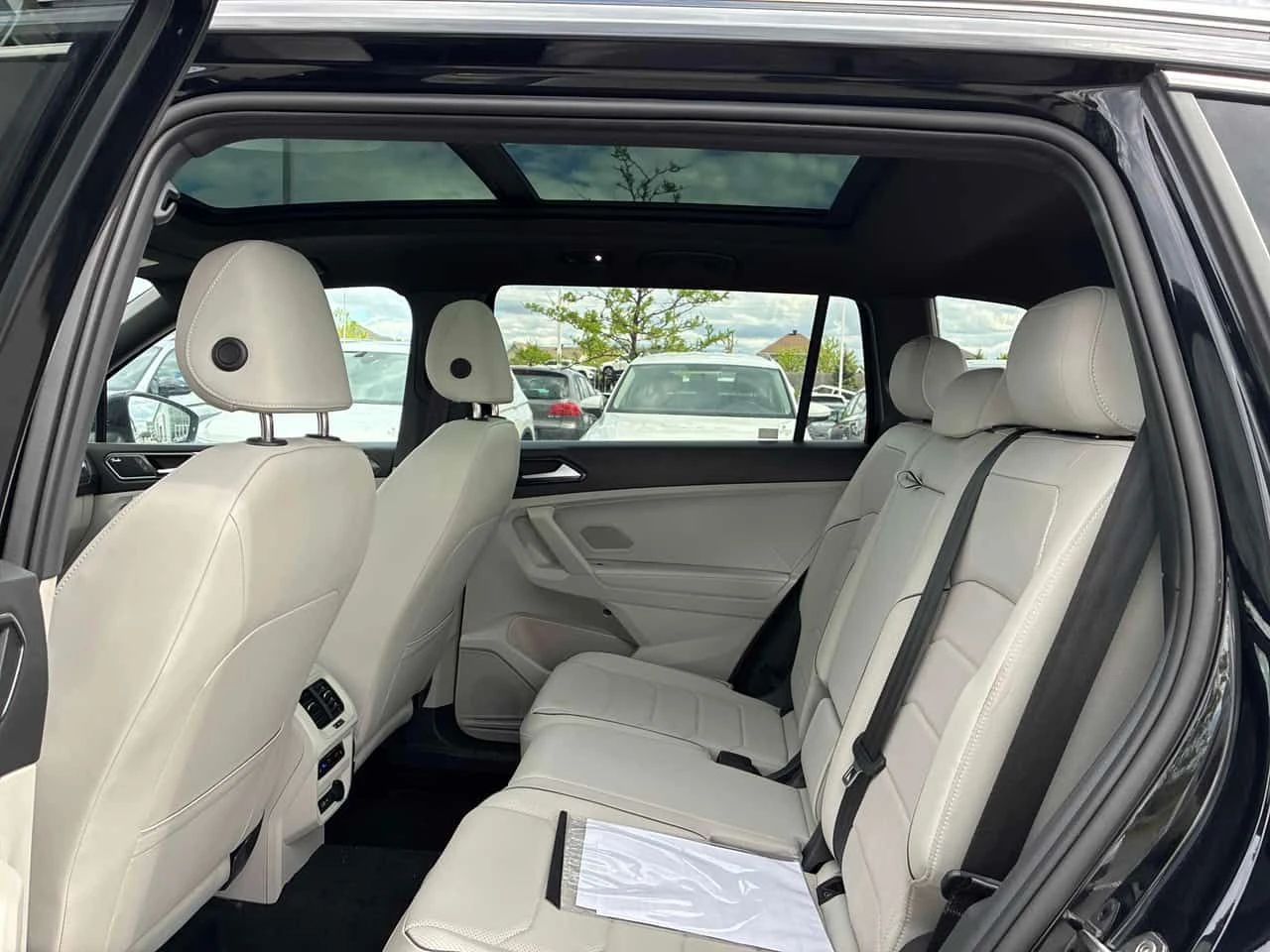 VW Tiguan Highline R Line / 360 / ОБДУХВАНЕ / FENDER, снимка 13 - Автомобили и джипове - 54706691