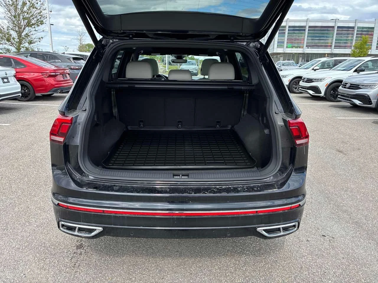 VW Tiguan Highline R Line / 360 / ОБДУХВАНЕ / FENDER, снимка 14 - Автомобили и джипове - 54706691
