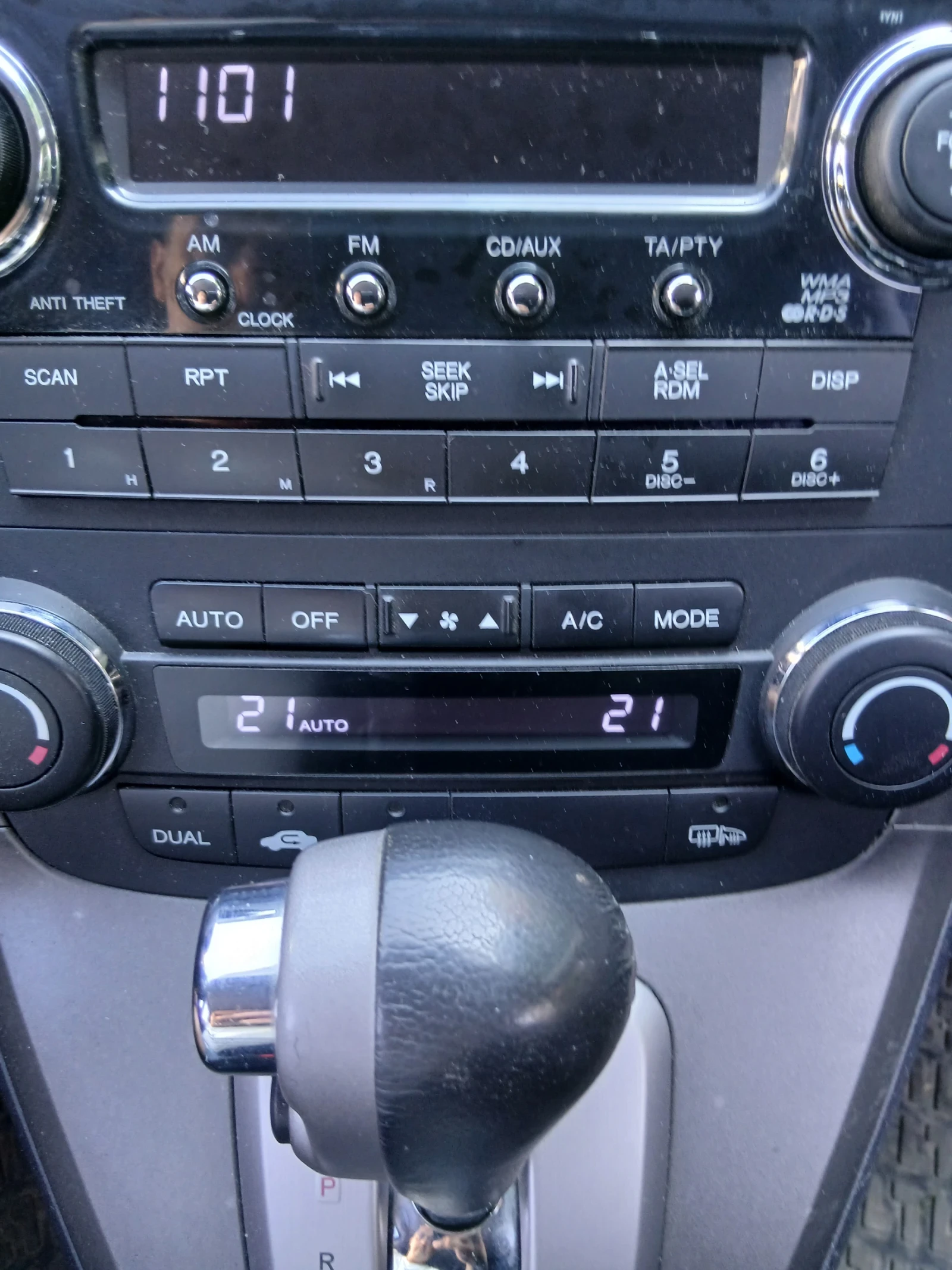 Honda Cr-v  2.0 i-VTEC 4x4 Automatic LPG | Швейцари, снимка 4 - Автомобили и джипове - 54831035