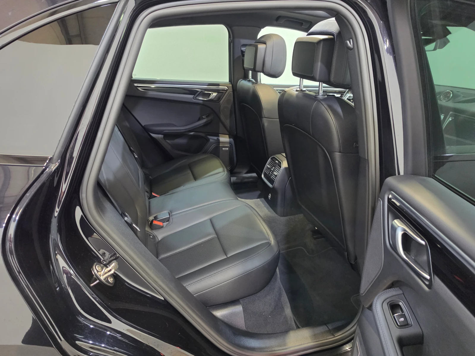 Porsche Macan S 2.9 V6 Turbo / Panorama / Bose / Navi / Keyless, снимка 8 - Автомобили и джипове - 56106147