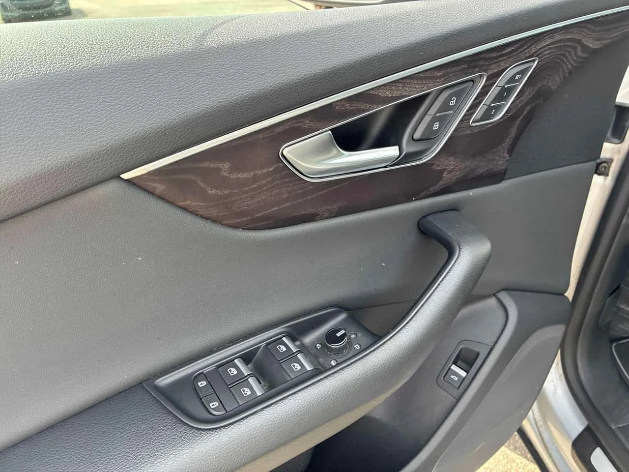 Audi Q8 * Progressiv * CARFAX * , снимка 12 - Автомобили и джипове - 56481633