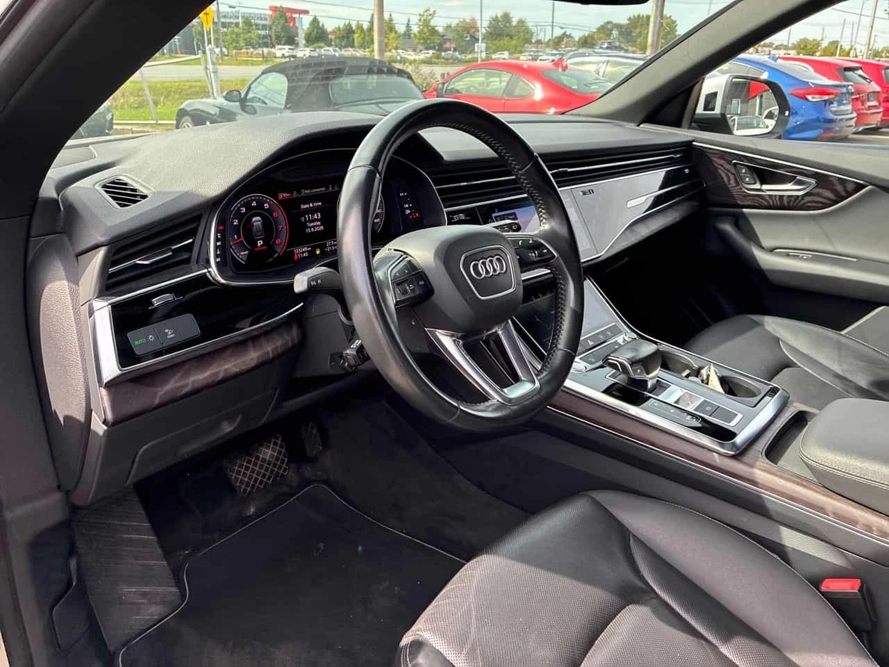 Audi Q8 * Progressiv * CARFAX * , снимка 5 - Автомобили и джипове - 56481633