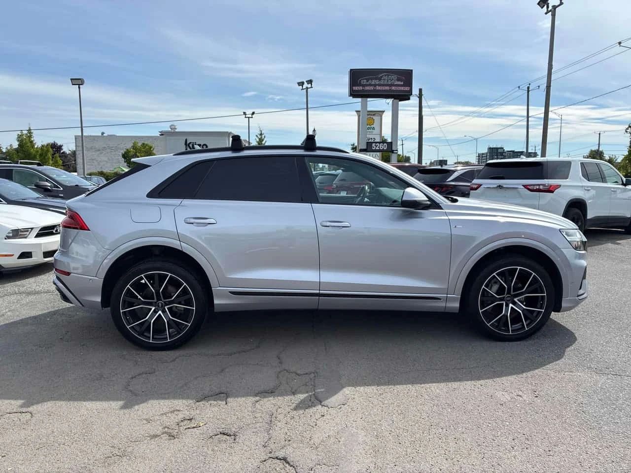 Audi Q8 * Progressiv * CARFAX * , снимка 3 - Автомобили и джипове - 56481633