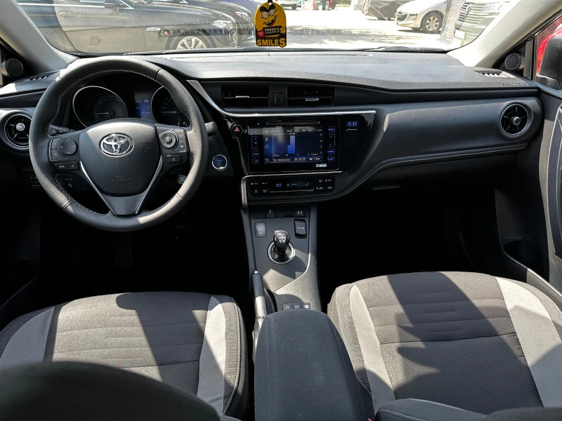 Toyota Auris 1.8 HYBRID, снимка 15 - Автомобили и джипове - 46458132