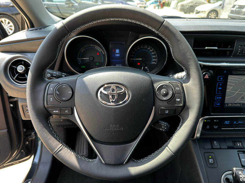 Toyota Auris 1.8 HYBRID, снимка 14 - Автомобили и джипове - 46458132
