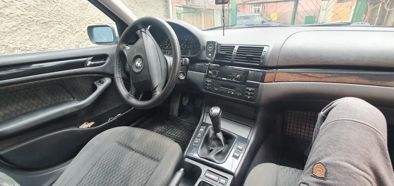 BMW 320, снимка 9 - Автомобили и джипове - 48721983