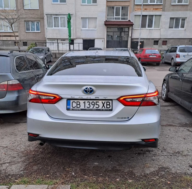 Toyota Camry Хибрид , снимка 8 - Автомобили и джипове - 48838312