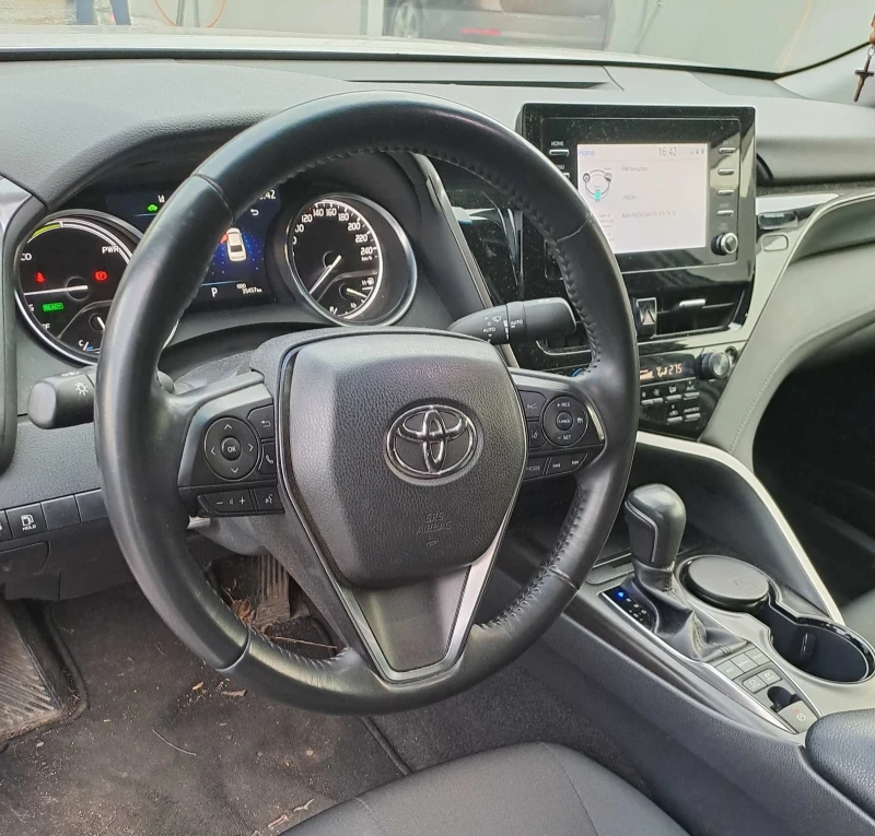 Toyota Camry Хибрид , снимка 12 - Автомобили и джипове - 48838312