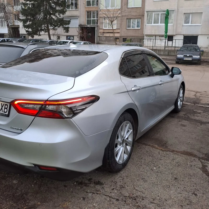 Toyota Camry Хибрид , снимка 9 - Автомобили и джипове - 48838312