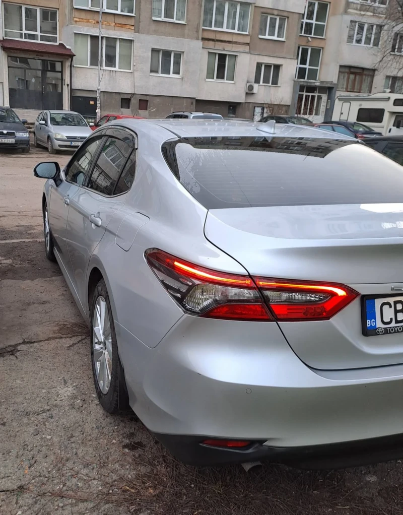 Toyota Camry Хибрид , снимка 7 - Автомобили и джипове - 48838312