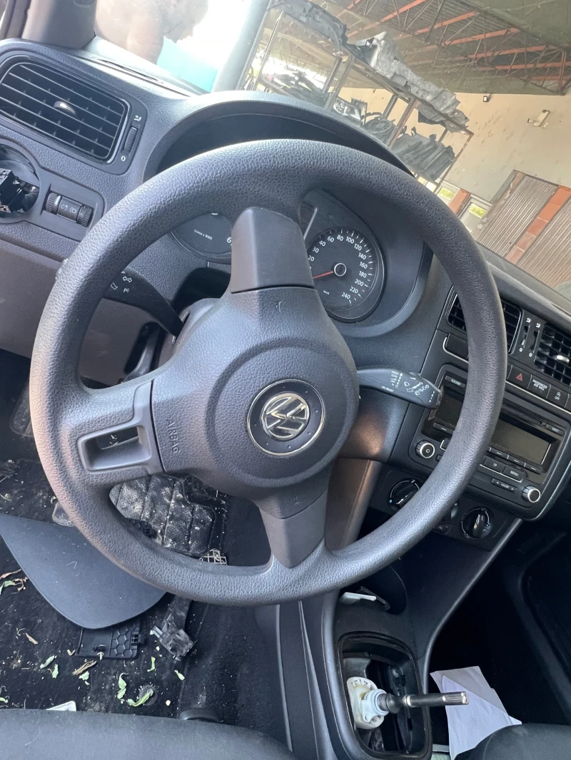 VW Polo 1.6TDI, снимка 9 - Автомобили и джипове - 52645549