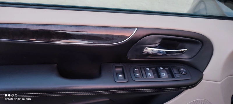 Chrysler Town and Country + Газ, снимка 12 - Автомобили и джипове - 51723298