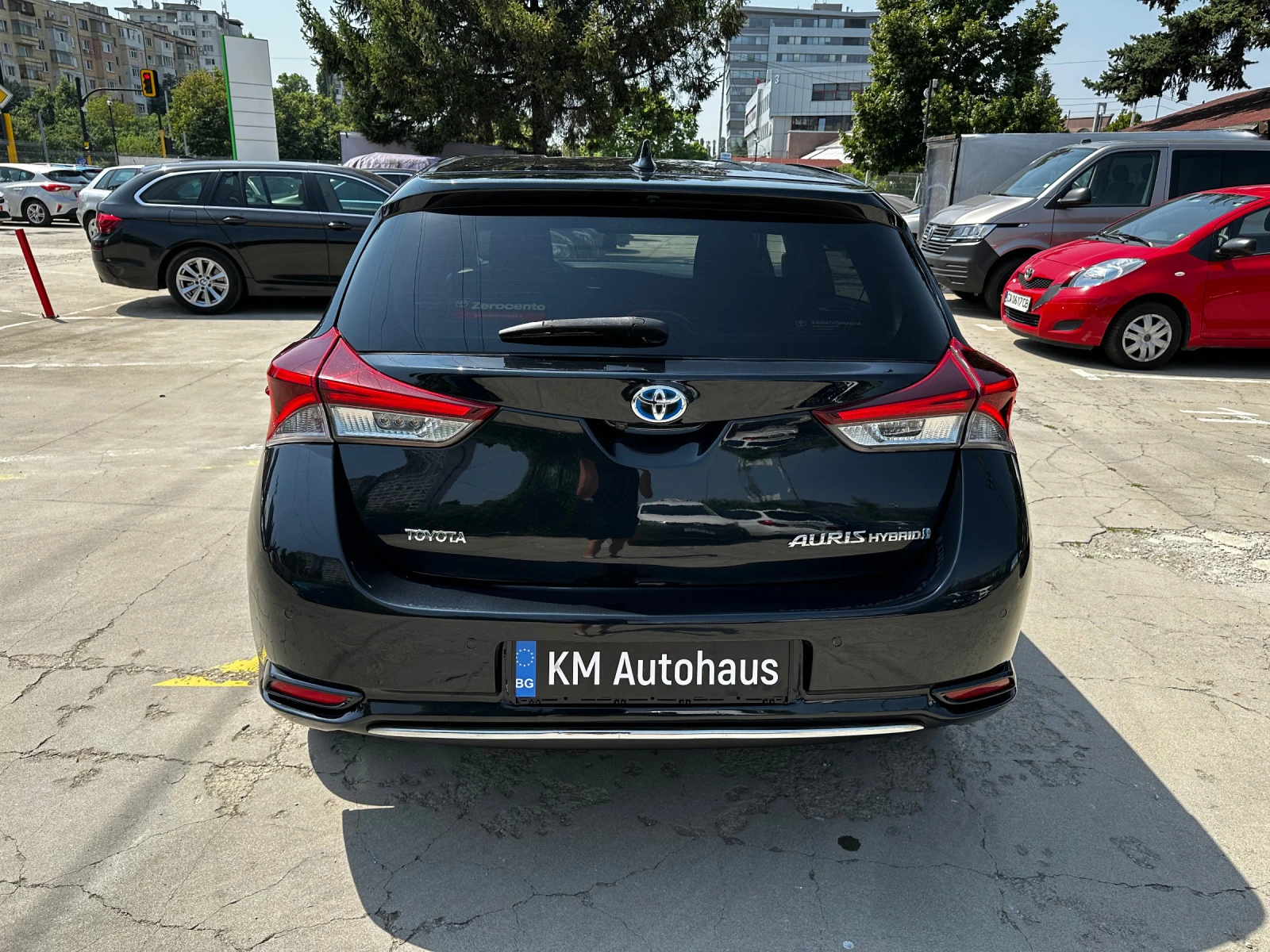 Toyota Auris 1.8 HYBRID - изображение 4