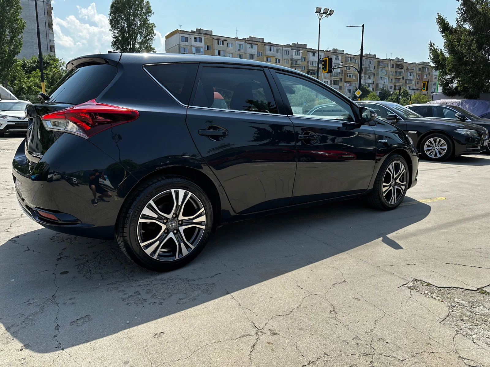 Toyota Auris 1.8 HYBRID - изображение 5