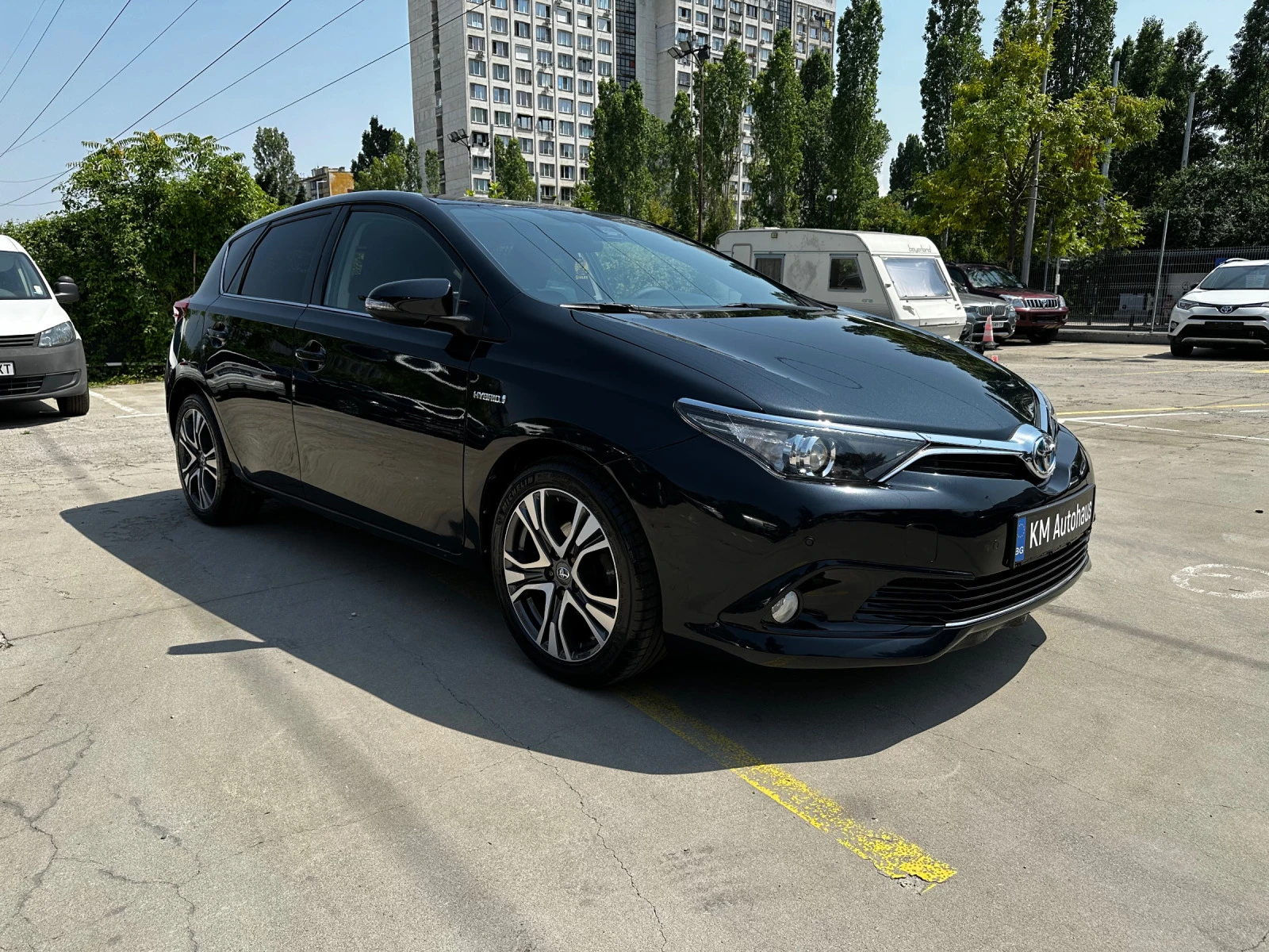 Toyota Auris 1.8 HYBRID - изображение 6