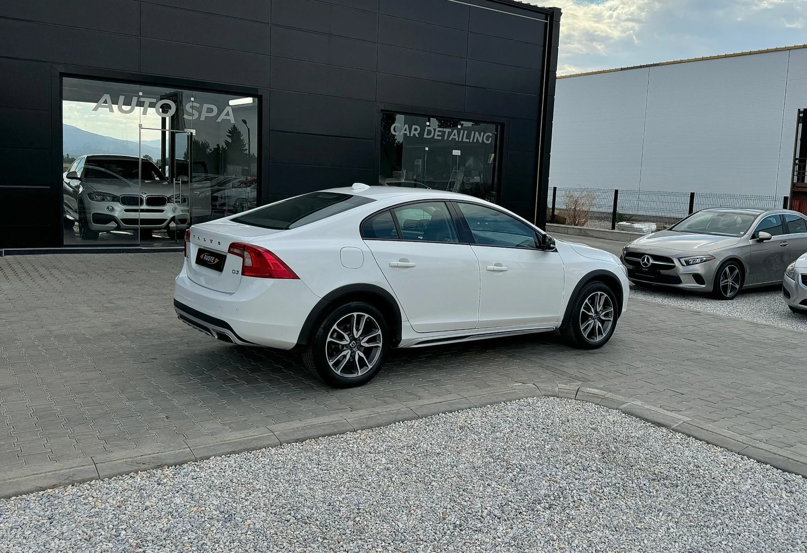 Volvo S60 2.0D3 Cross Country  - изображение 4