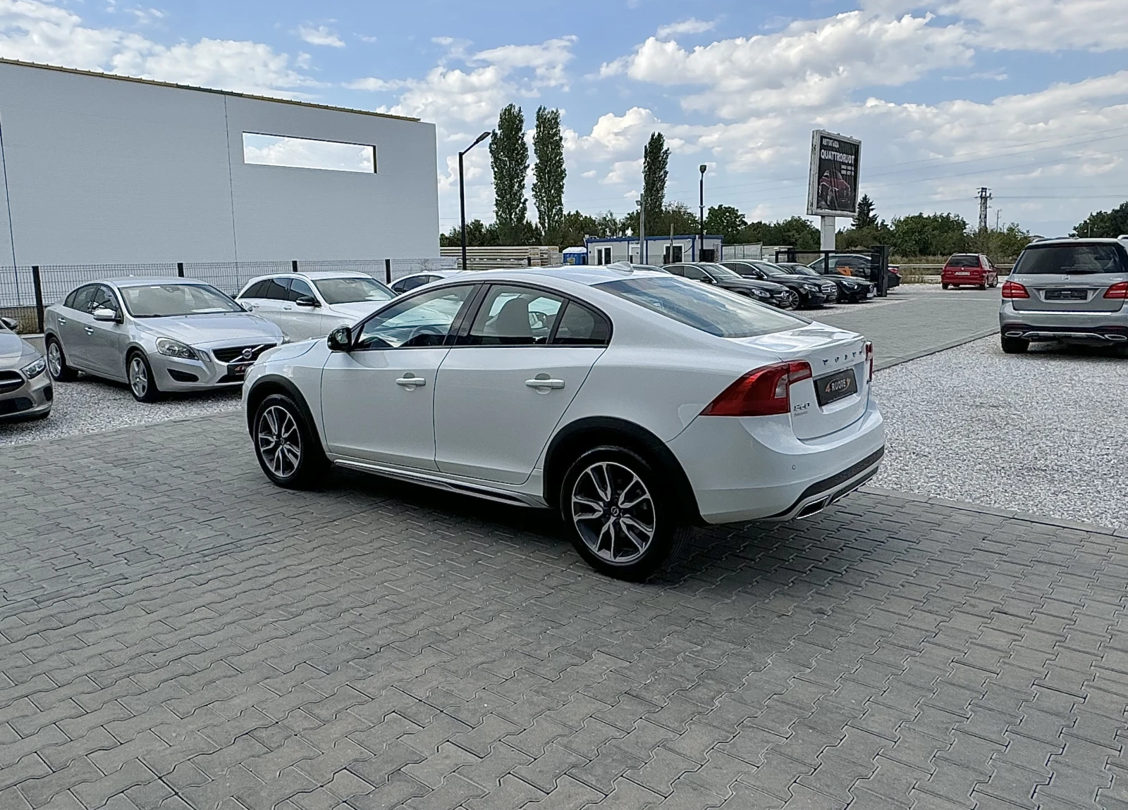 Volvo S60 2.0D3 Cross Country  - изображение 6