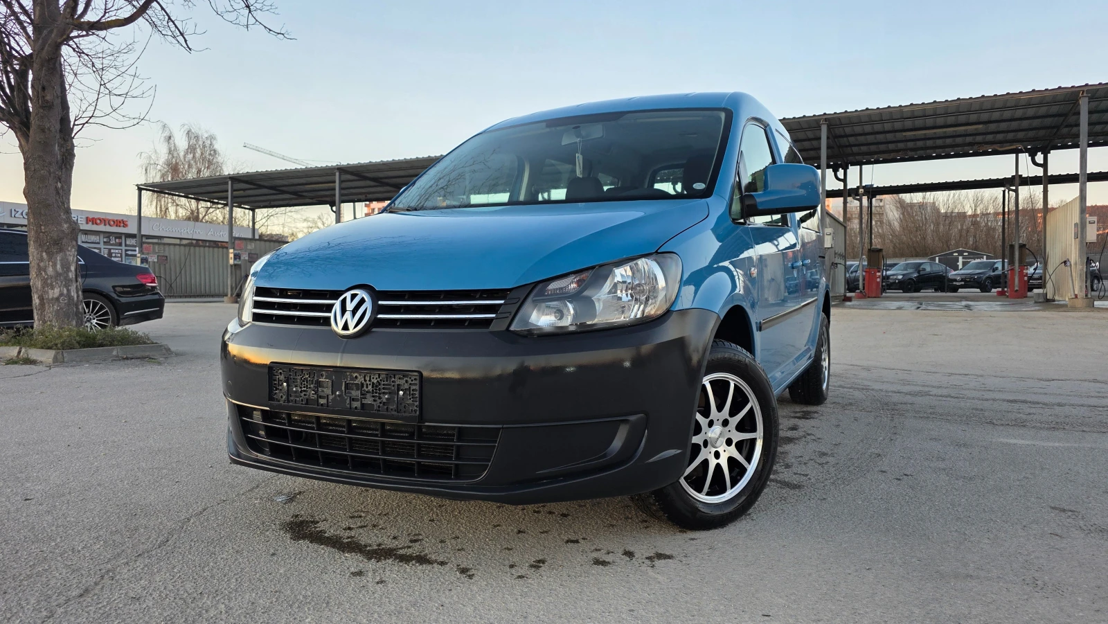 VW Caddy KATO ЧИСТО НОВ