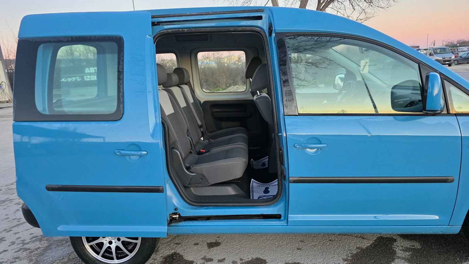 VW Caddy KATO ЧИСТО НОВ, снимка 7 - Автомобили и джипове - 53830977
