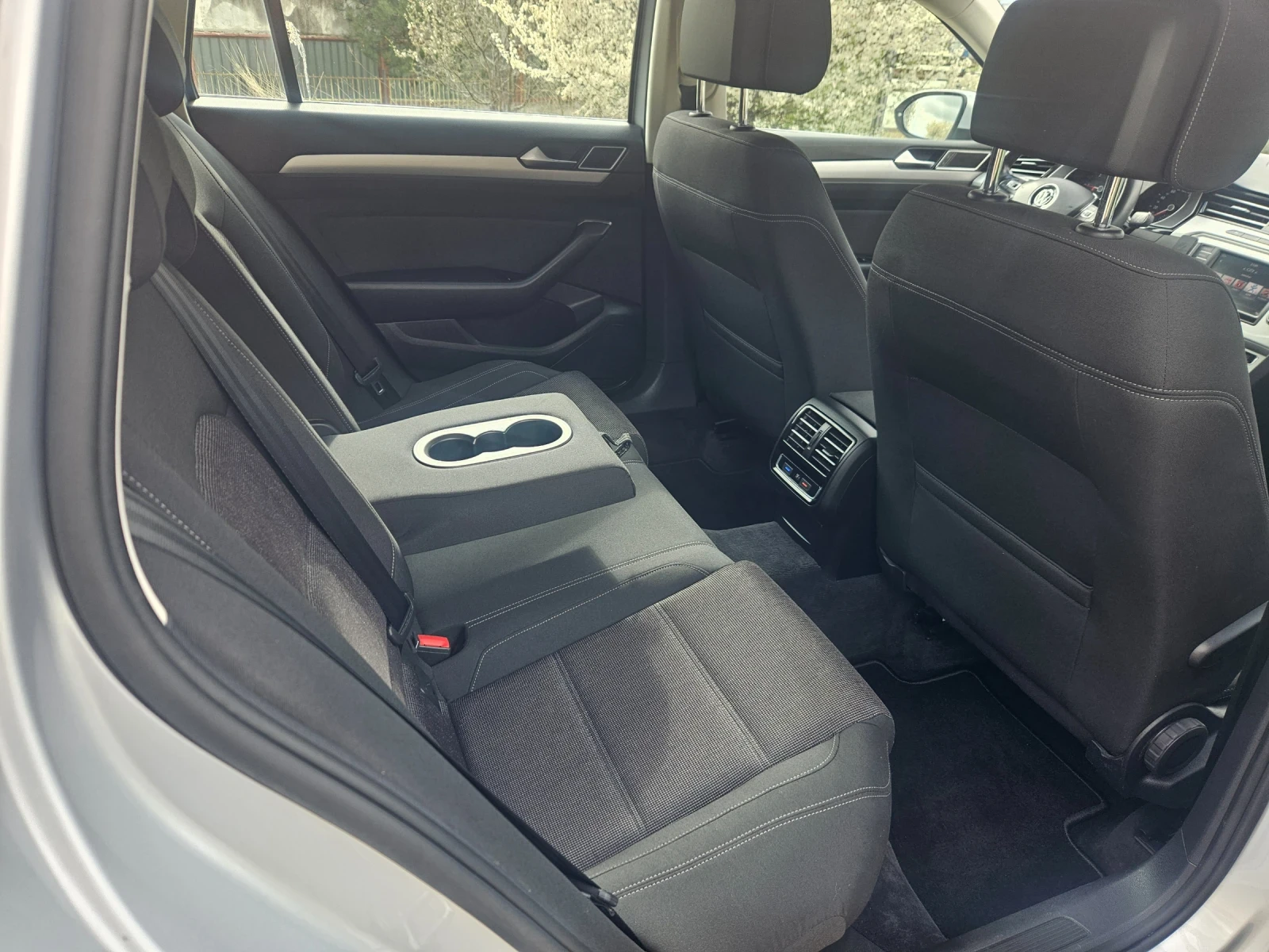 VW Passat 2.0Tdi 4MOTION ТОП, снимка 8 - Автомобили и джипове - 54007257